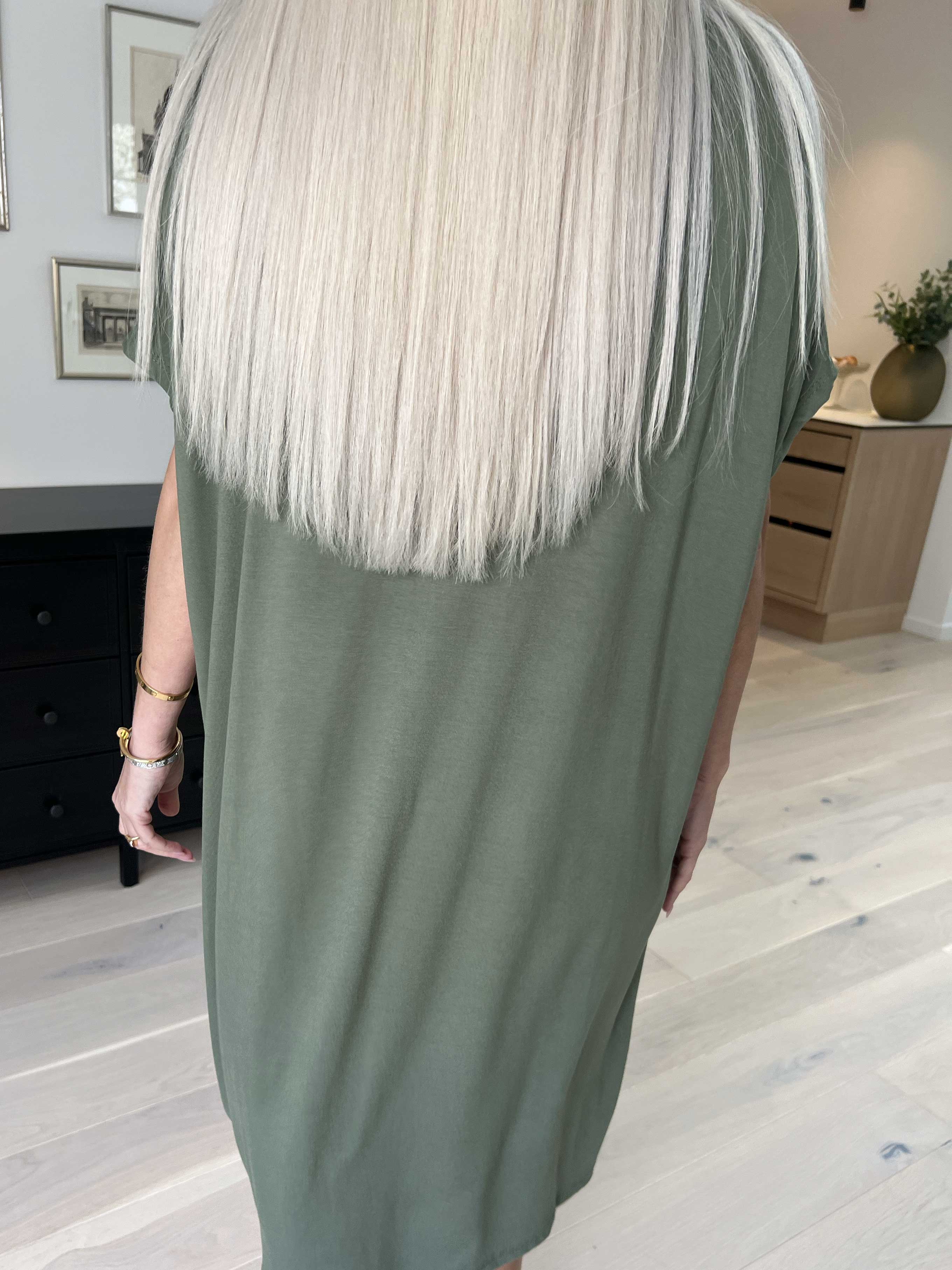 Edina - T-shirtklänning med tryck i viskosblandning